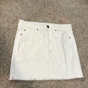 American Eagle White Super Stretch Denim Skirt in Size 6